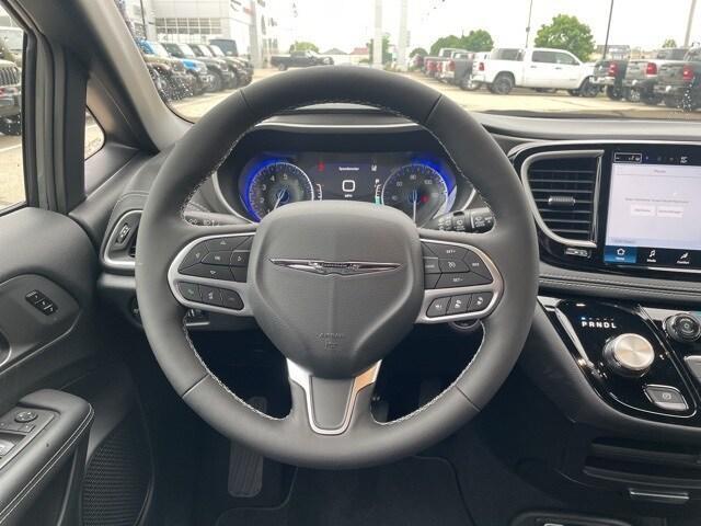 new 2025 Chrysler Pacifica car, priced at $42,870