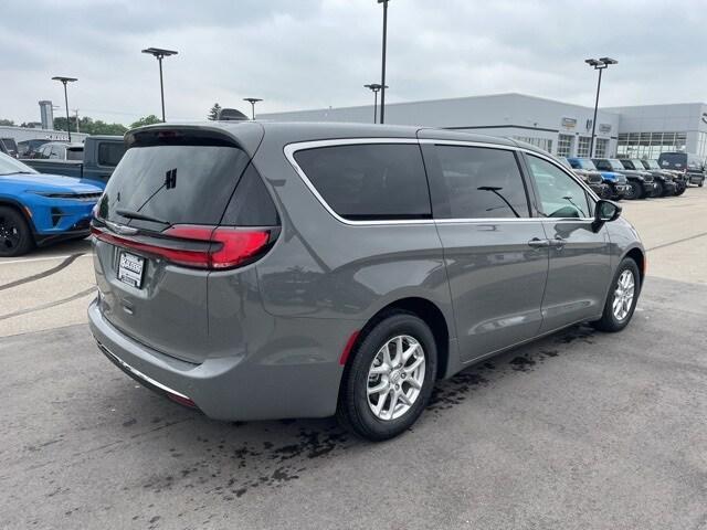 new 2025 Chrysler Pacifica car, priced at $42,870