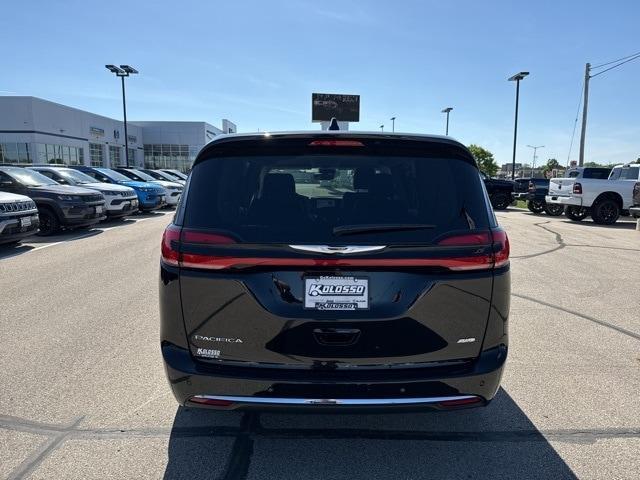 new 2024 Chrysler Pacifica car, priced at $42,416