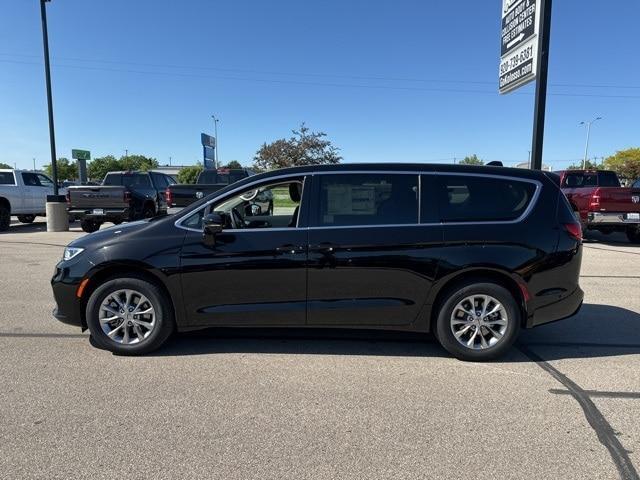 new 2024 Chrysler Pacifica car, priced at $42,416