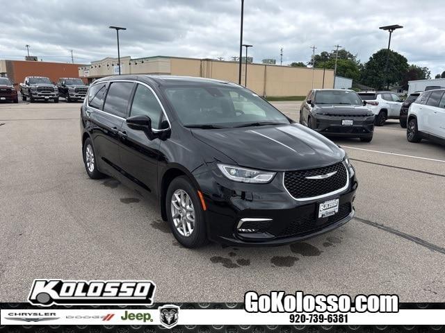 new 2025 Chrysler Pacifica car, priced at $42,840