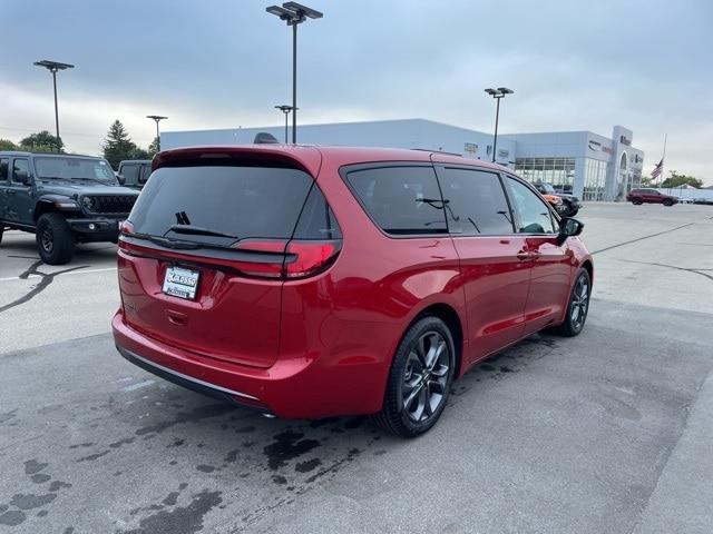 new 2026 Chrysler Pacifica car, priced at $48,749