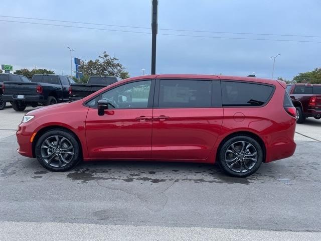 new 2026 Chrysler Pacifica car, priced at $48,749