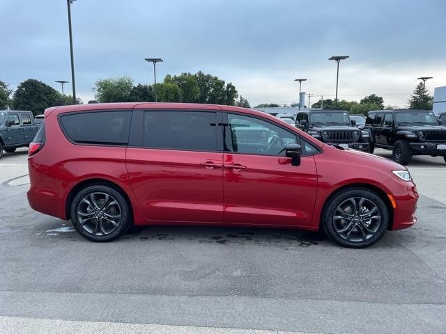 new 2026 Chrysler Pacifica car, priced at $48,749