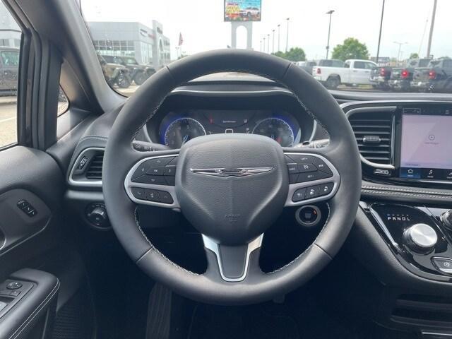 new 2025 Chrysler Pacifica car, priced at $46,798