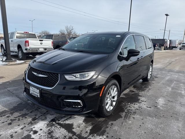 new 2025 Chrysler Pacifica car, priced at $46,551