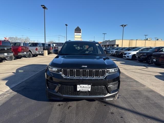 new 2025 Jeep Grand Cherokee car, priced at $41,977