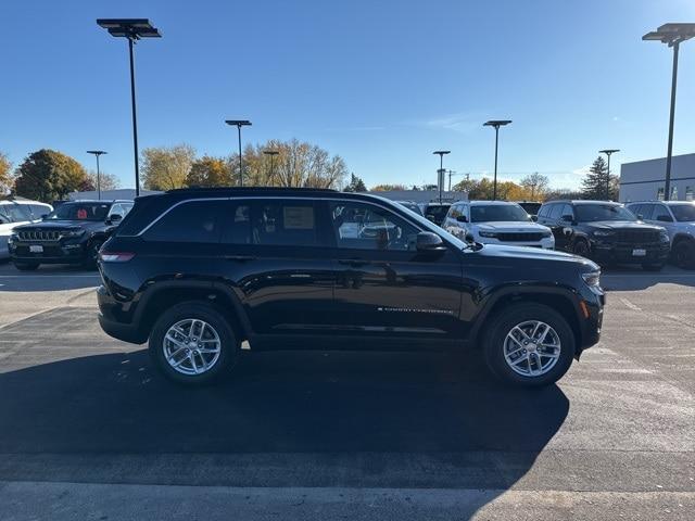 new 2025 Jeep Grand Cherokee car, priced at $41,977