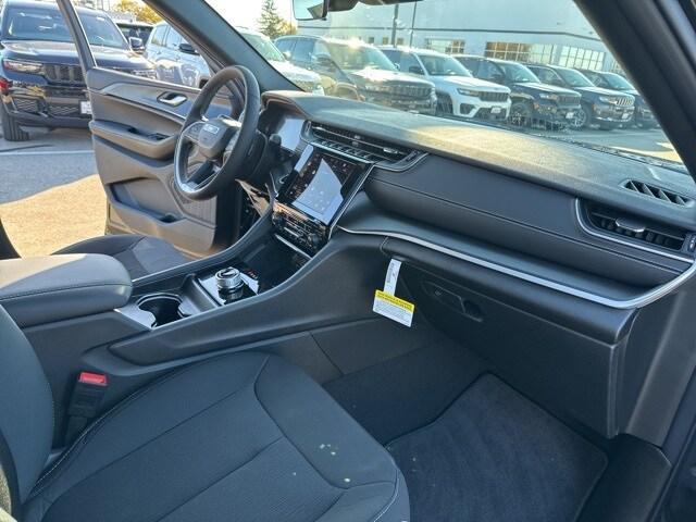 new 2025 Jeep Grand Cherokee car, priced at $40,977