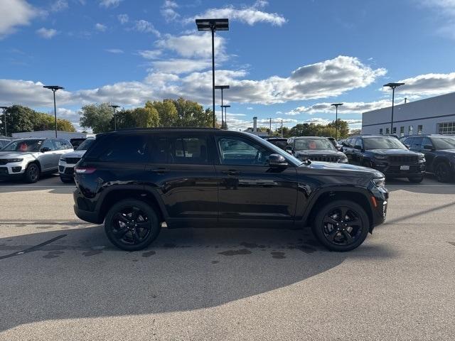 new 2025 Jeep Grand Cherokee car, priced at $45,759