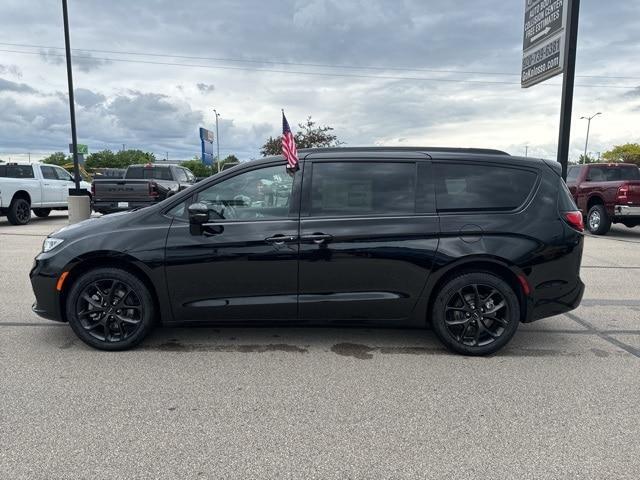 new 2024 Chrysler Pacifica car, priced at $51,567