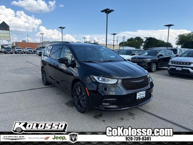 new 2024 Chrysler Pacifica car, priced at $41,971