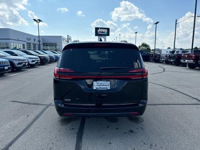 new 2024 Chrysler Pacifica car, priced at $41,971