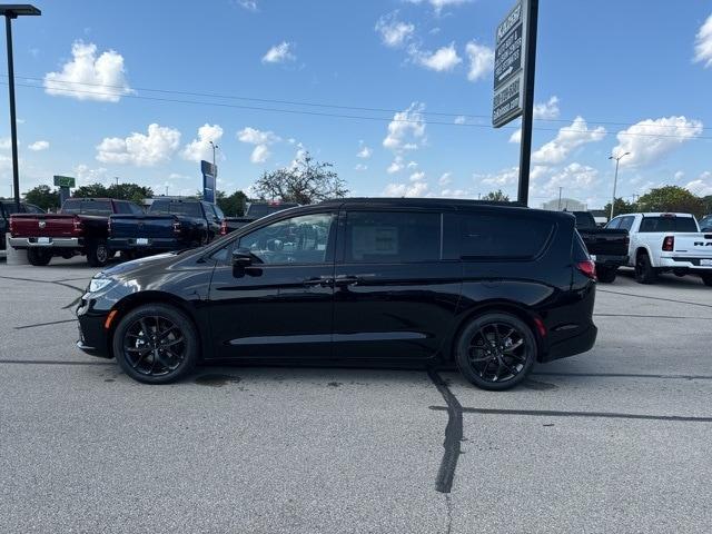 new 2024 Chrysler Pacifica car, priced at $41,971