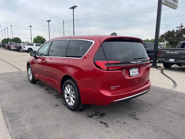 new 2025 Chrysler Pacifica car, priced at $47,221