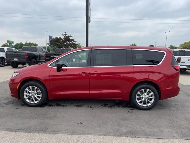 new 2025 Chrysler Pacifica car, priced at $47,221