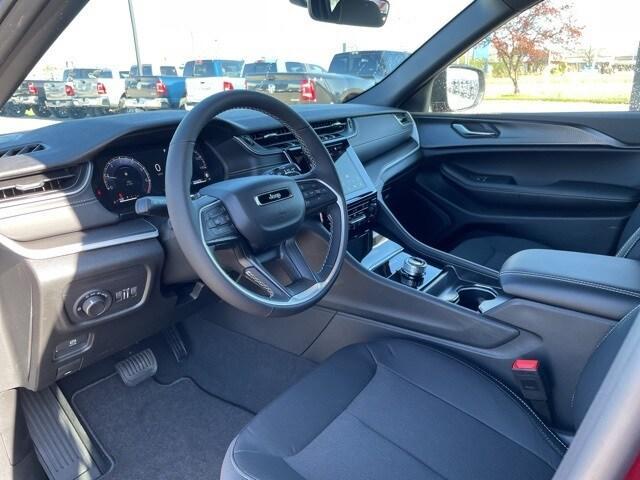 new 2025 Jeep Grand Cherokee car, priced at $41,667