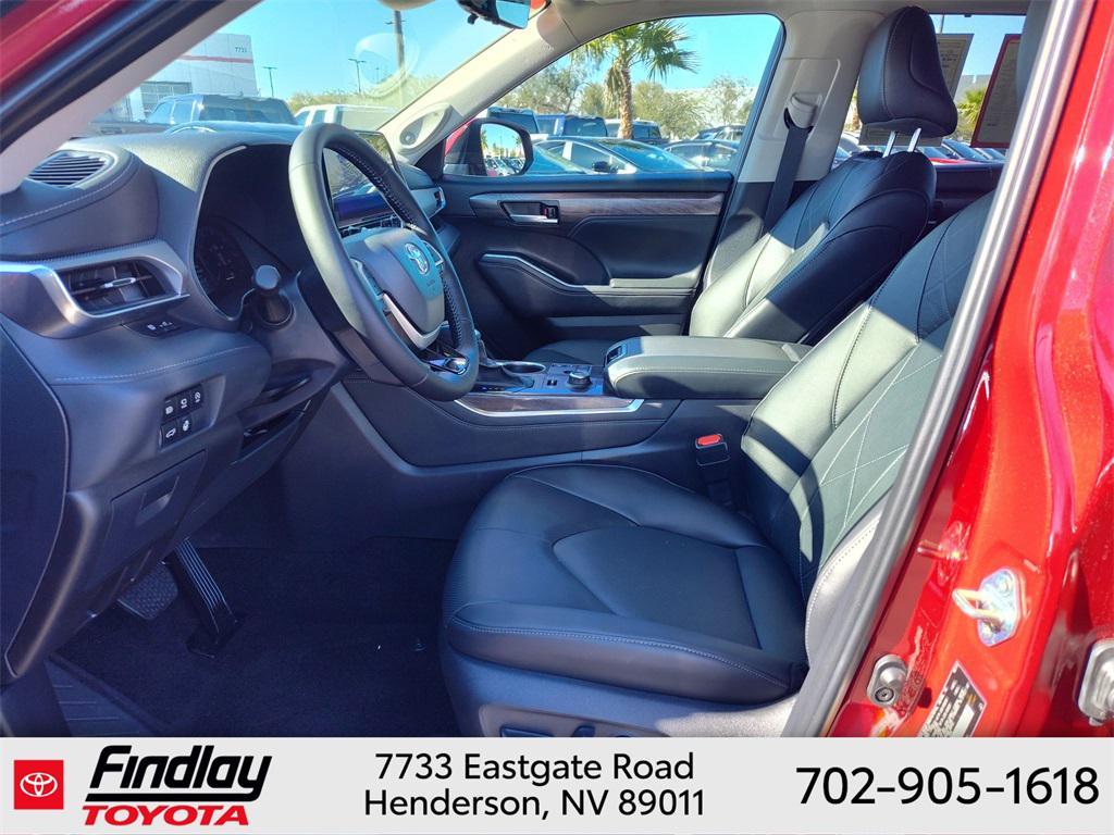 used 2025 Toyota Highlander car, priced at $54,988