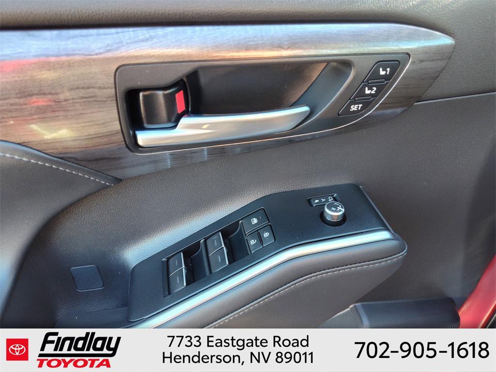 used 2025 Toyota Highlander car, priced at $54,988