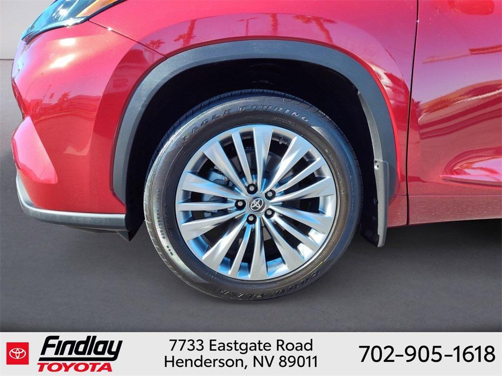 used 2025 Toyota Highlander car, priced at $54,988