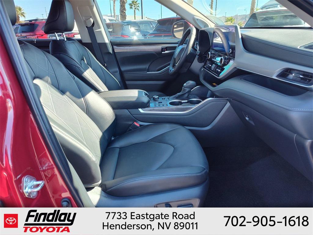 used 2025 Toyota Highlander car, priced at $54,988