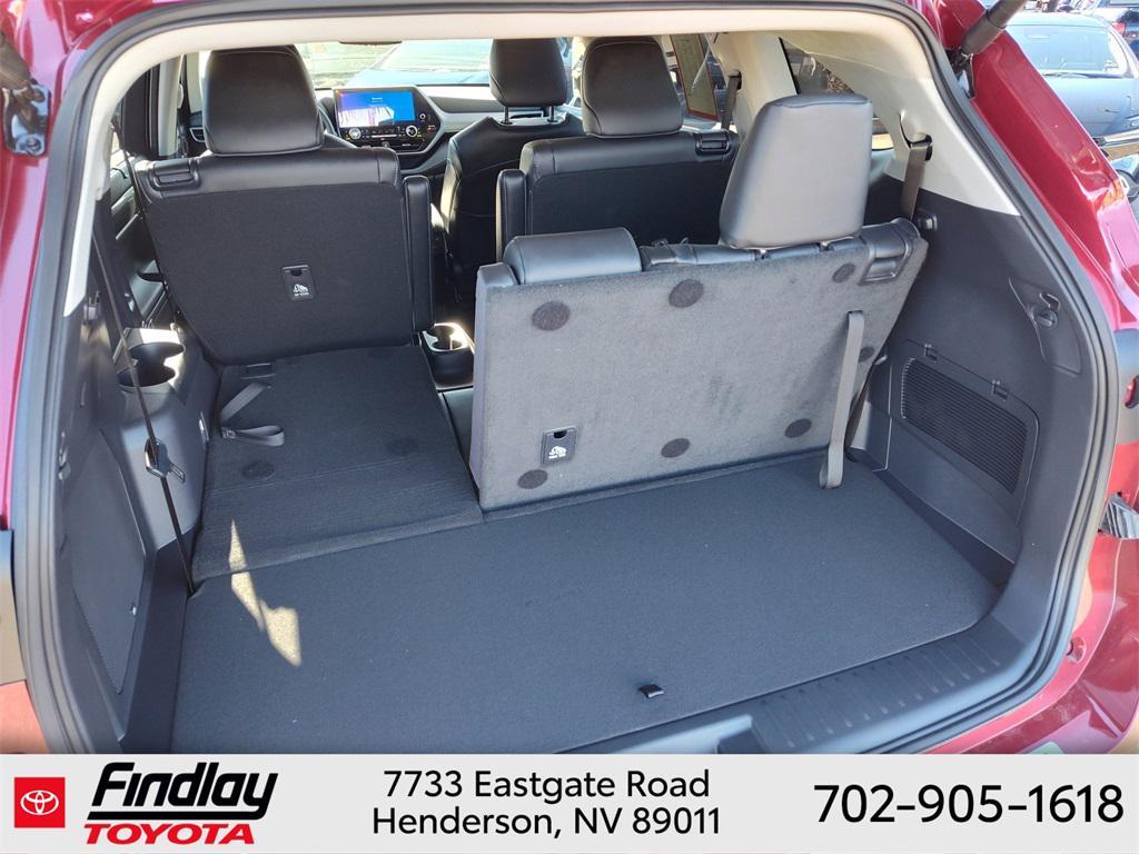 used 2025 Toyota Highlander car, priced at $54,988