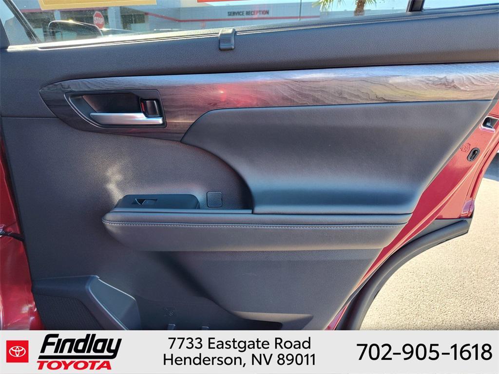 used 2025 Toyota Highlander car, priced at $54,988