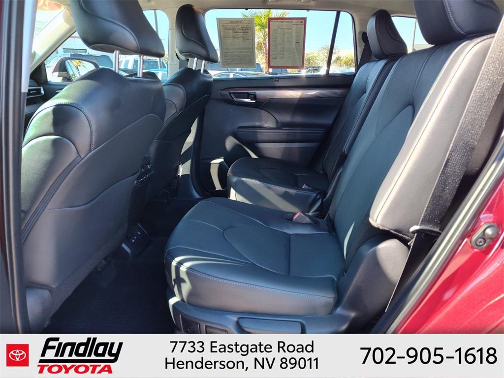 used 2025 Toyota Highlander car, priced at $54,988