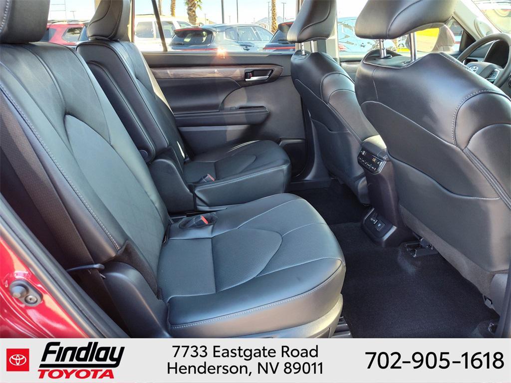 used 2025 Toyota Highlander car, priced at $54,988