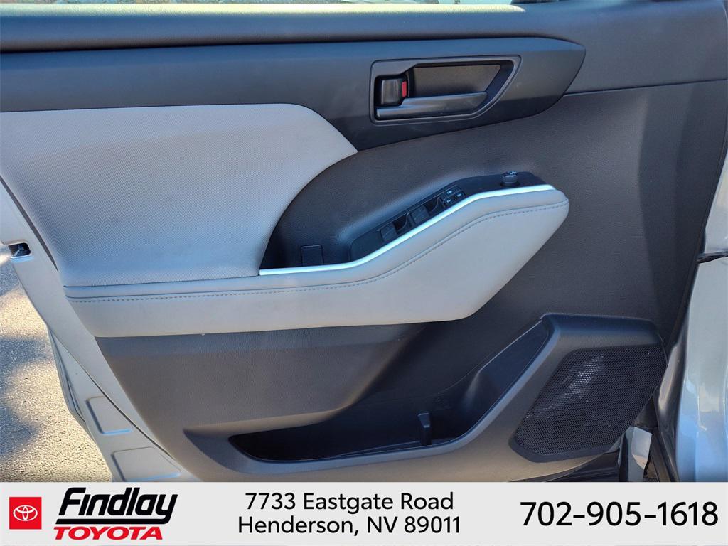 used 2022 Toyota Highlander car, priced at $34,488