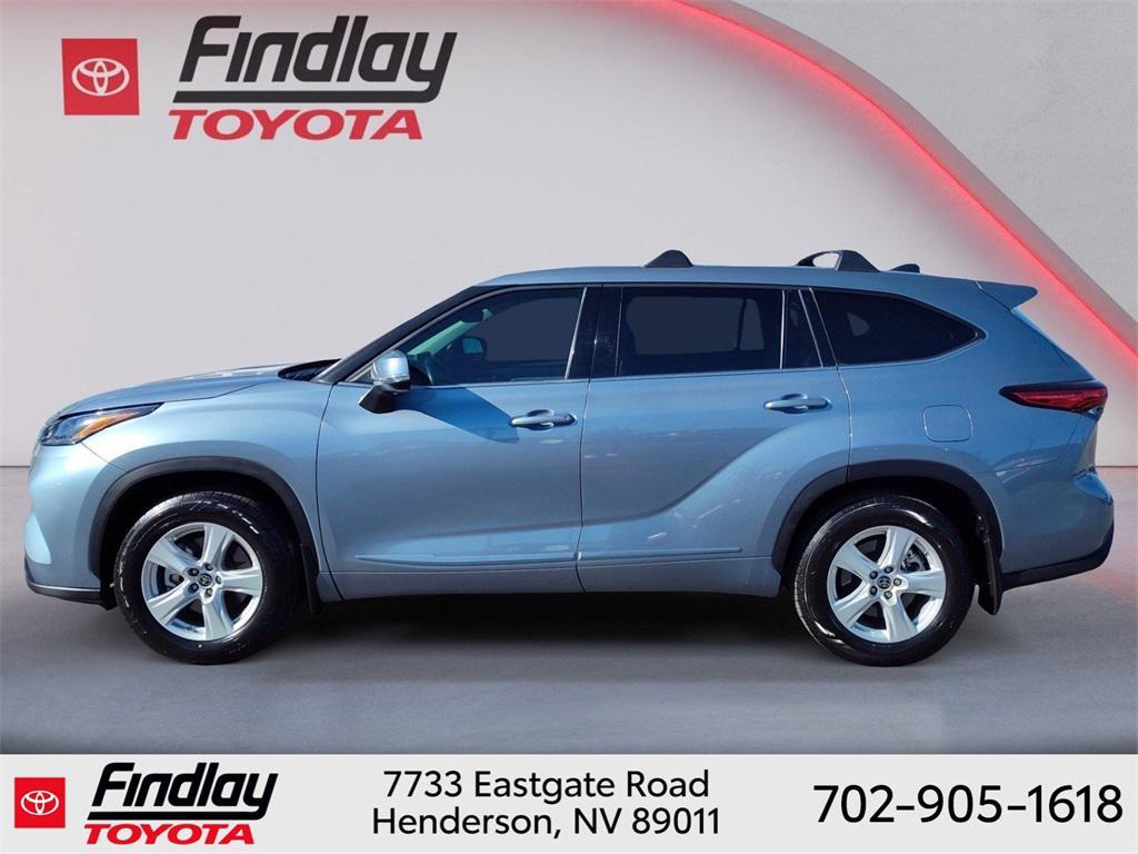 used 2022 Toyota Highlander car, priced at $34,488