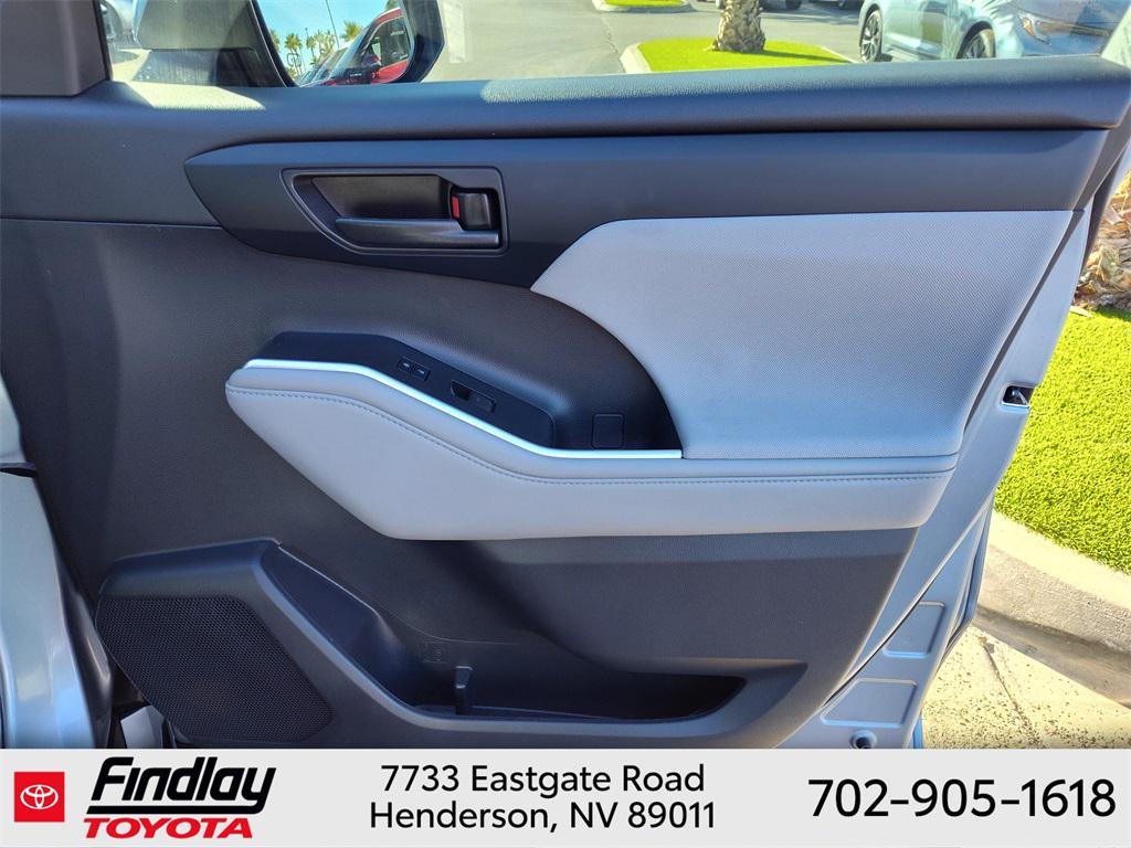 used 2022 Toyota Highlander car, priced at $34,488