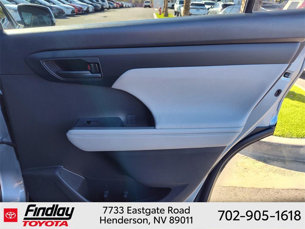 used 2022 Toyota Highlander car, priced at $34,488
