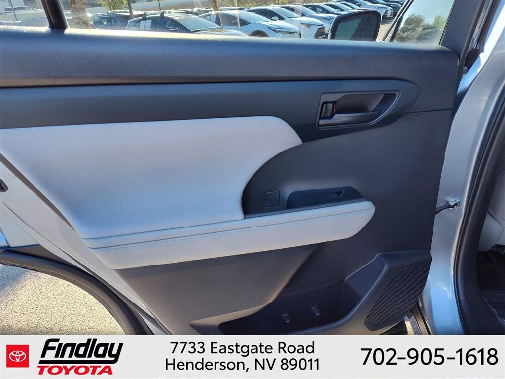 used 2022 Toyota Highlander car, priced at $34,488