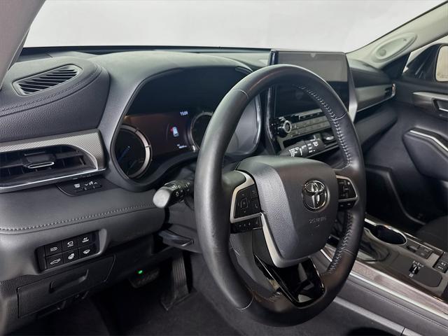 used 2022 Toyota Highlander Hybrid car, priced at $42,988