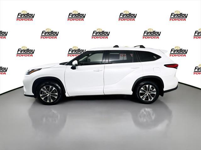 used 2022 Toyota Highlander car, priced at $35,988