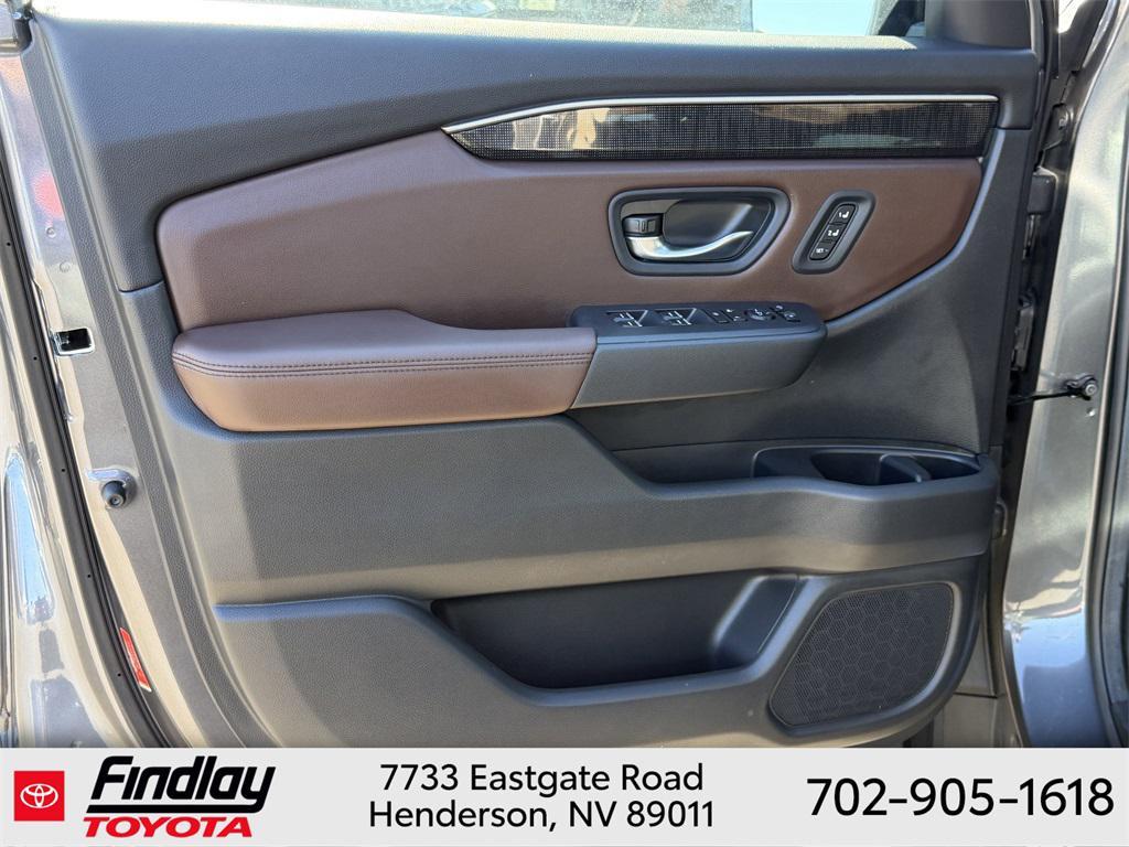 used 2025 Honda Pilot car, priced at $43,988