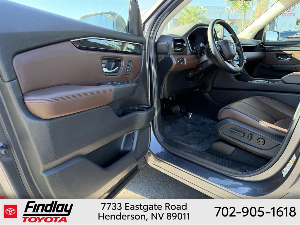 used 2025 Honda Pilot car, priced at $43,988