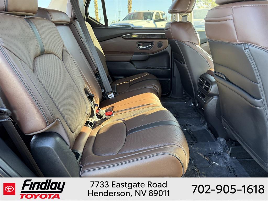 used 2025 Honda Pilot car, priced at $43,988