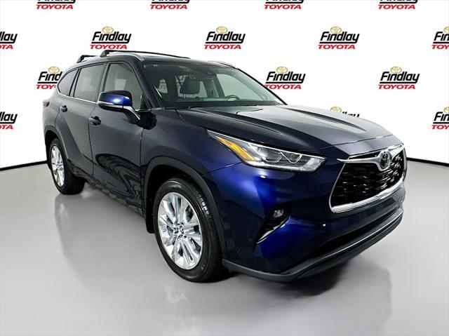 used 2022 Toyota Highlander car, priced at $39,988