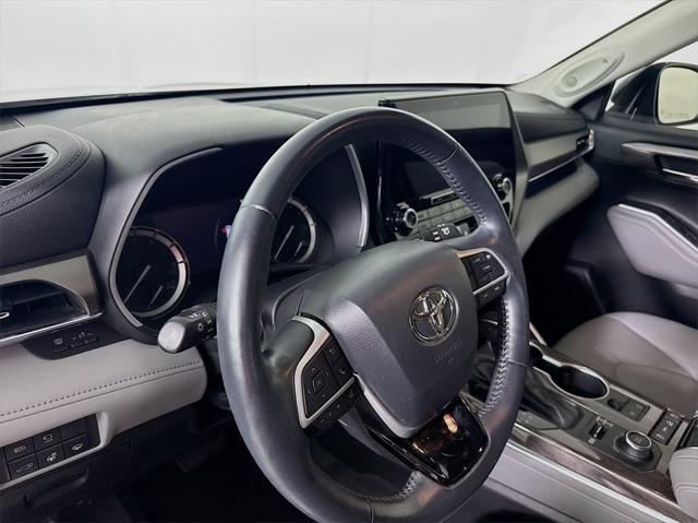 used 2022 Toyota Highlander car, priced at $39,988