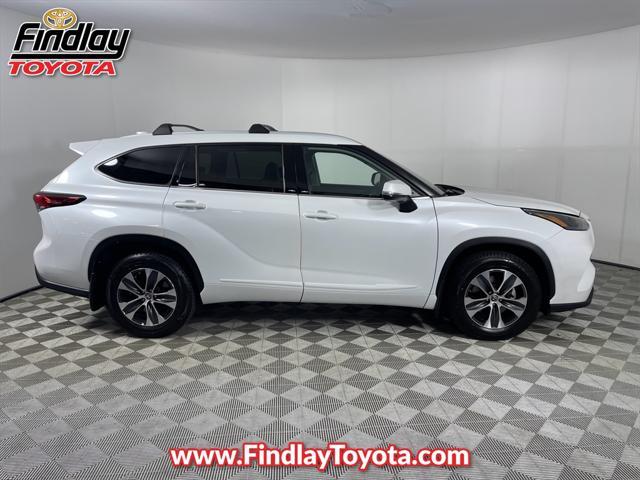 used 2022 Toyota Highlander car, priced at $34,988