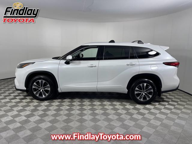 used 2022 Toyota Highlander car, priced at $34,988