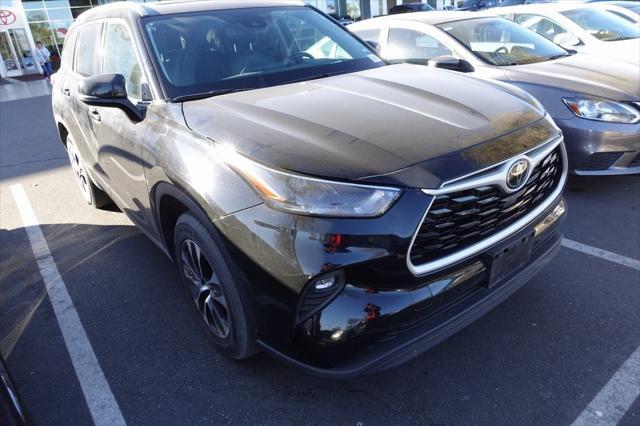 used 2022 Toyota Highlander car, priced at $34,988