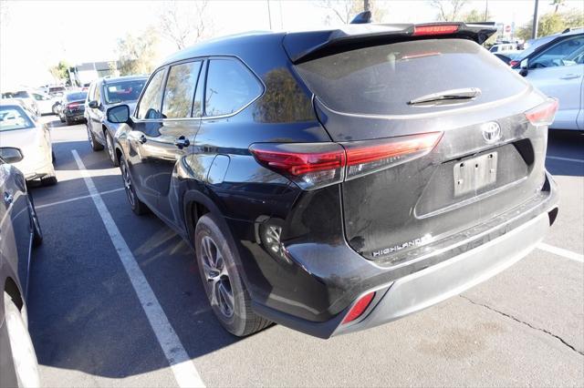 used 2022 Toyota Highlander car, priced at $34,988