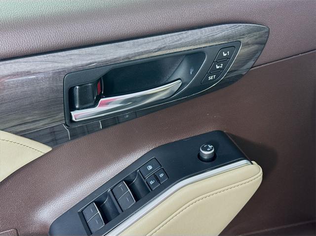 used 2021 Toyota Highlander Hybrid car, priced at $43,588