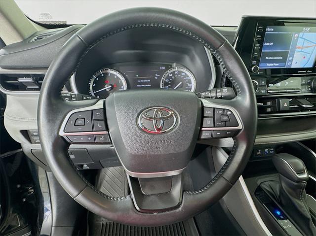 used 2022 Toyota Highlander car, priced at $35,988