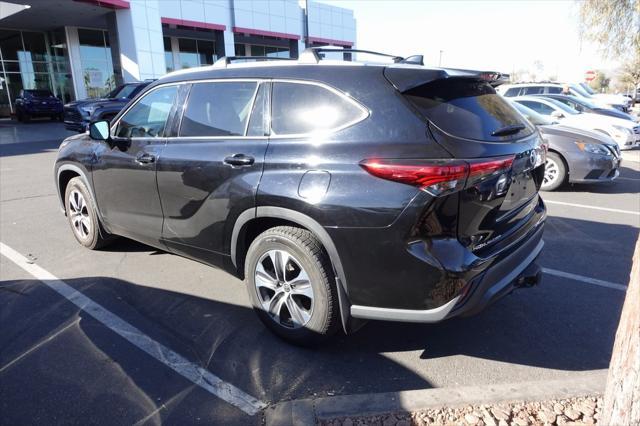 used 2022 Toyota Highlander car, priced at $37,433