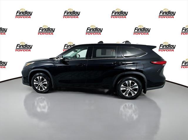 used 2022 Toyota Highlander car, priced at $35,988