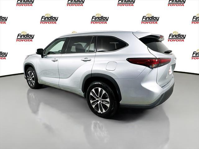 used 2022 Toyota Highlander car, priced at $34,988